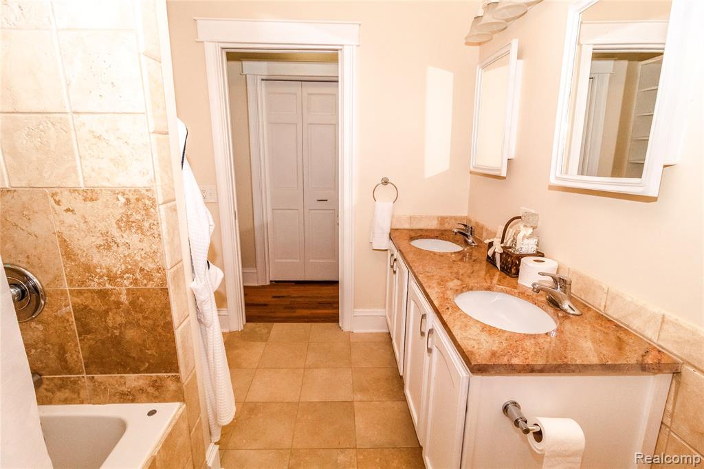 835 N Main Street, Lapeer, MI 48446 — Photo 13