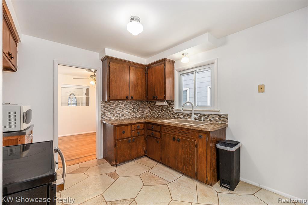 575 4th Avenue, Pontiac, MI 48340 — Photo 8