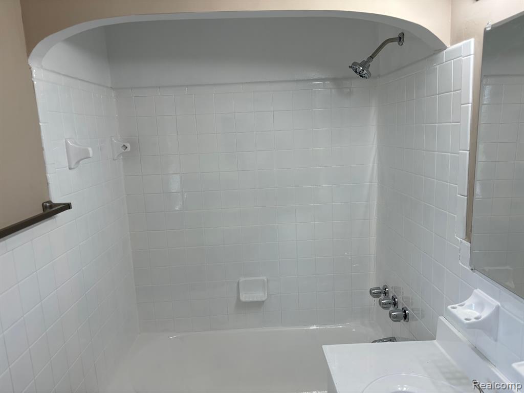20817 MENDOTA Avenue, Ferndale, MI 48220 — Photo 22