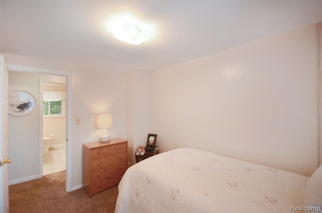 43475 Deborah Drive, Sterling Heights, MI 48313 — Photo 18