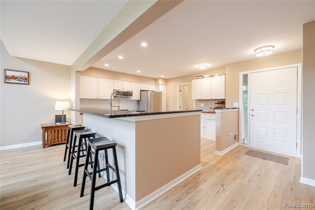 9892 Hawthorne Glen Drive, Grosse Ile, MI 48138 — Photo 4