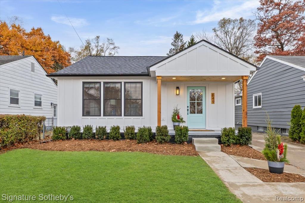 549 Edgewood Place, Fenton, MI 48220 — front exterior