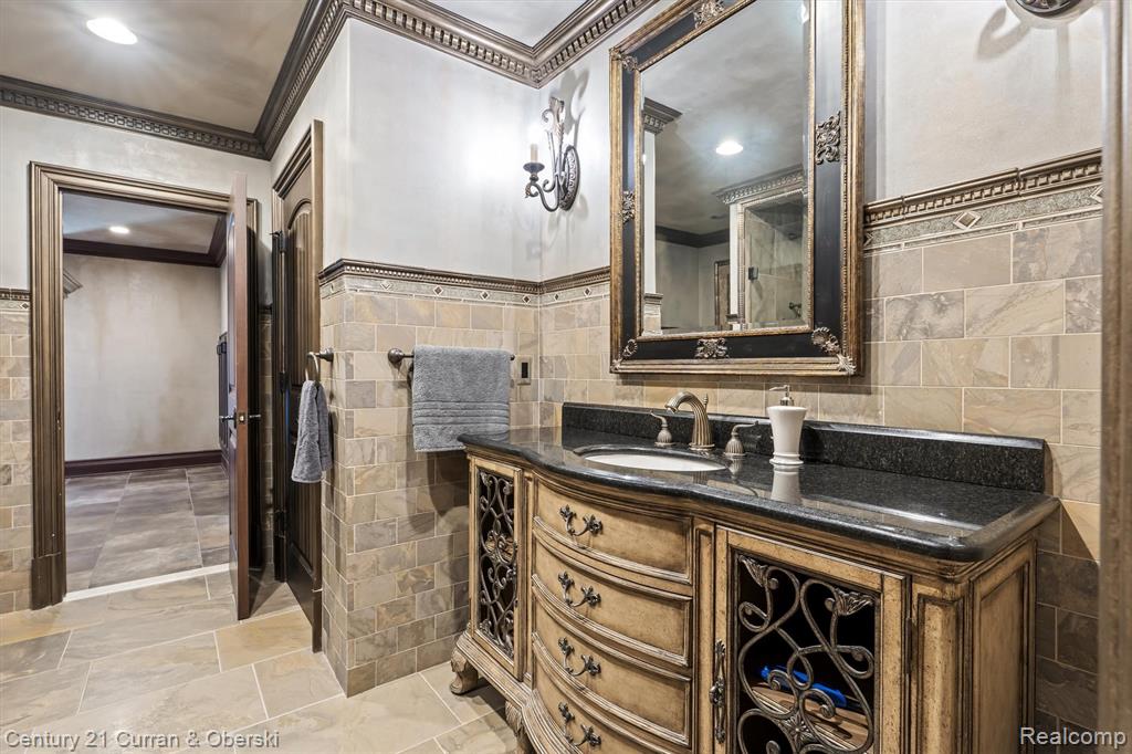 18939 Bella Vista Court, Northville, MI 48168 — Photo 47