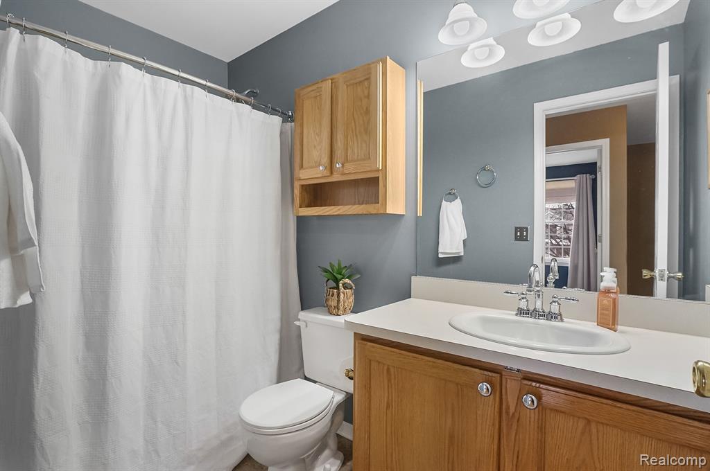 42860 BERKDALE Drive, Belleville, MI 48111 — Photo 12