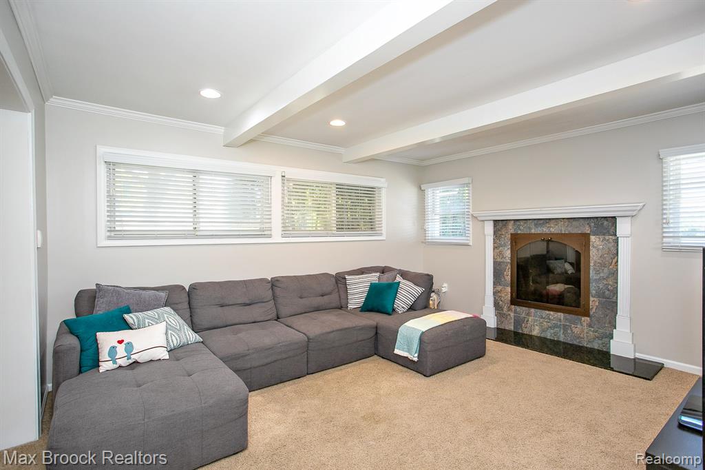 26015 ALLOR Avenue, Huntington Woods, MI — Photo 12