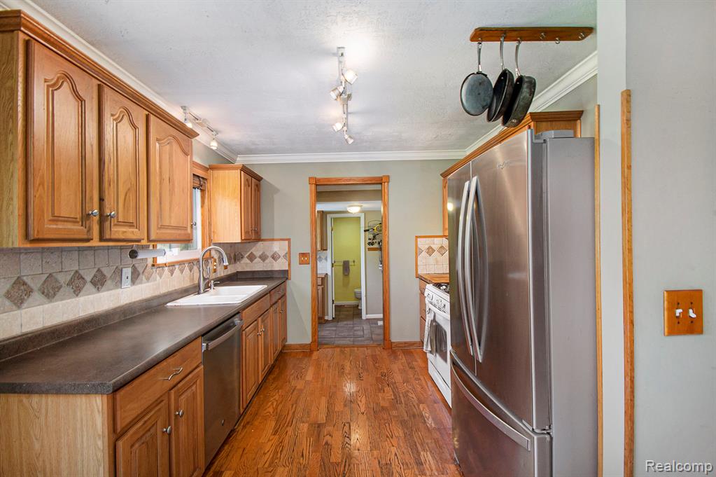 6269 N Webster Road, Flint, MI 48504 — Photo 4