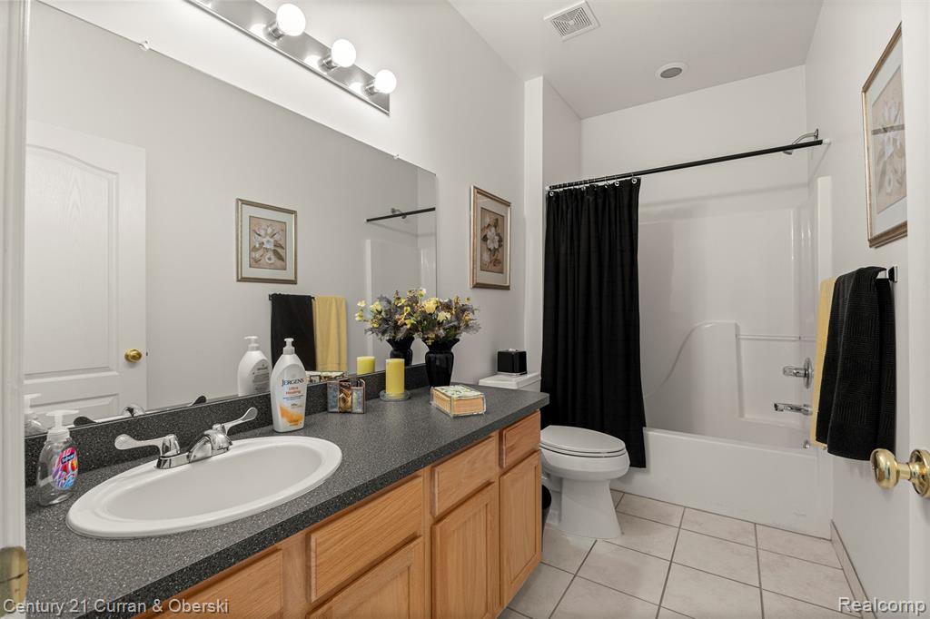 5296 S River Drive S, Commerce Twp, MI 48382 — Photo 15