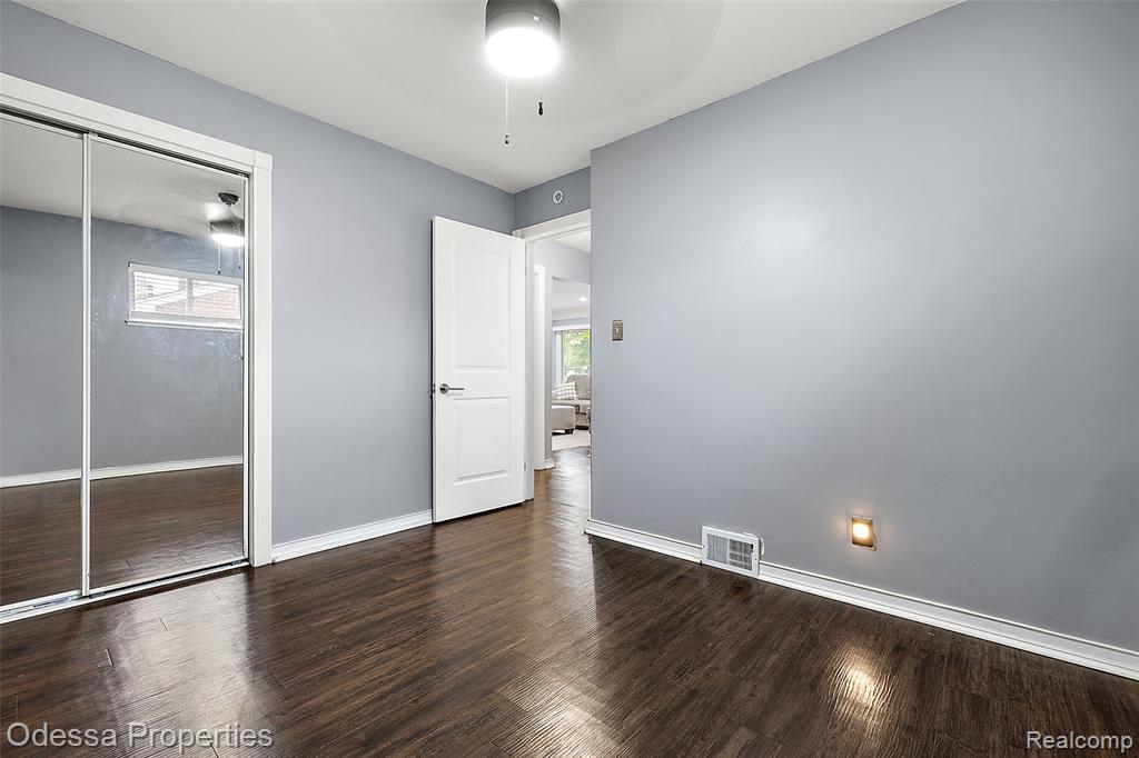 8641 Whitefield Street, Dearborn Heights, MI 48127 — Photo 17