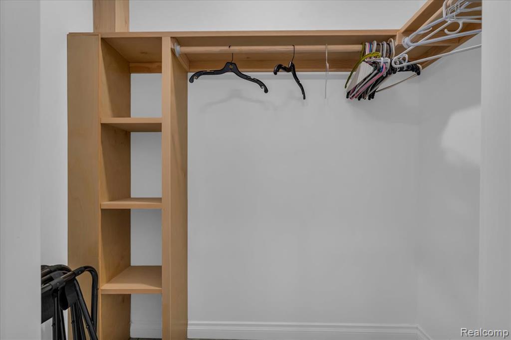 166 OAK Street, Wyandotte, MI, 48192