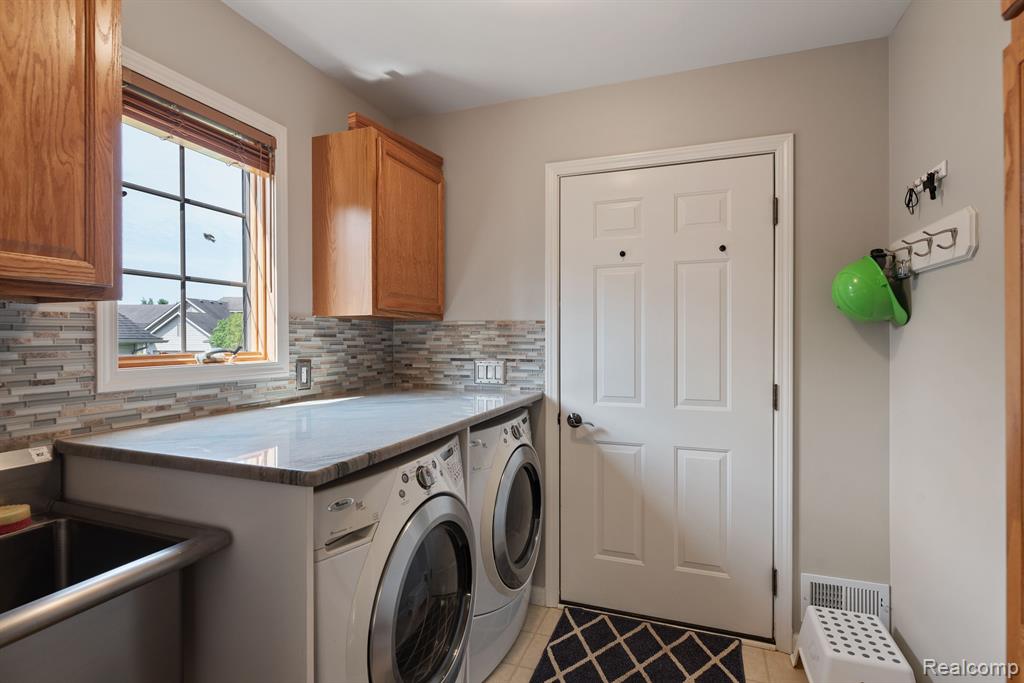 6197 MOUNTAIN LAUREL Drive, Brighton, MI 48116 — Photo 11