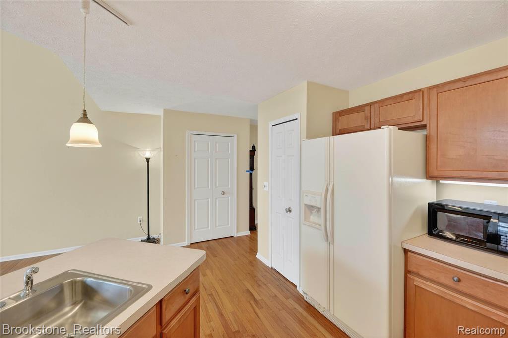 986 Spirea, 44, Howell, MI 48843 — Photo 17