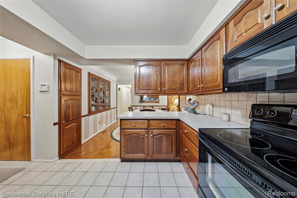 713 Moorland Drive, Grosse Pointe Woods, MI 48236 — Photo 6
