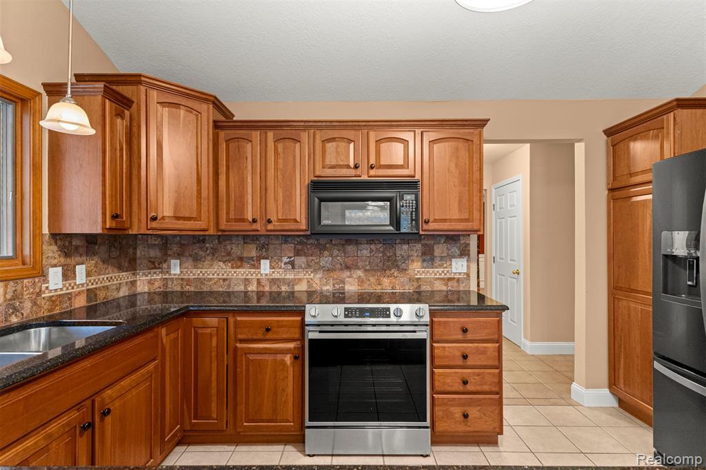 27142 Newberry Boulevard, Brownstown, MI 48134 — Photo 11