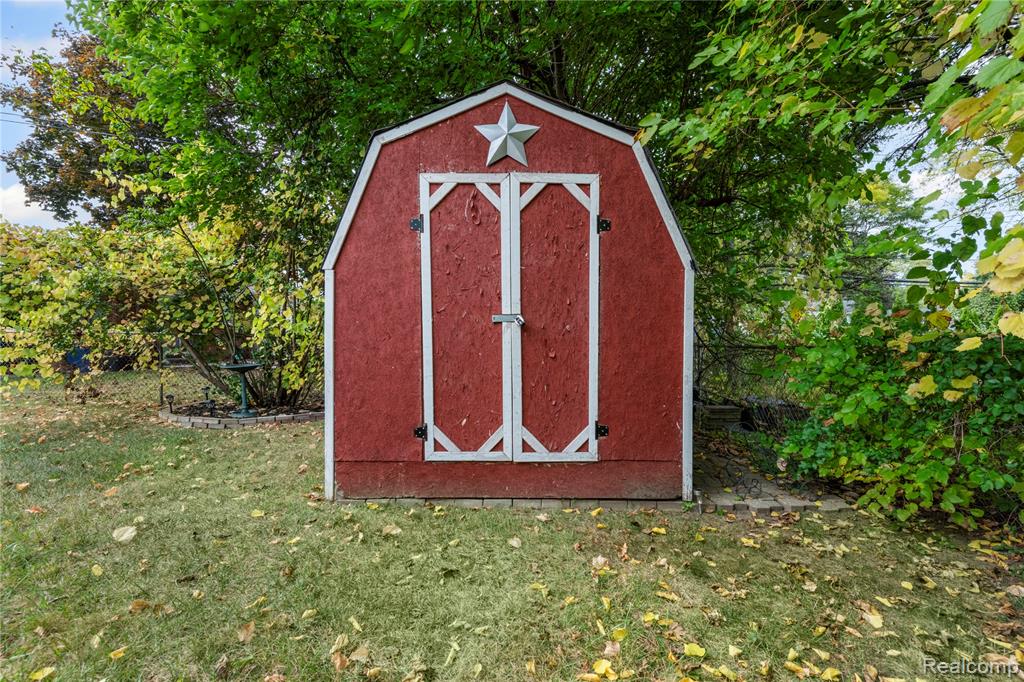 6815 Apache Trail, Westland, MI — Photo 28