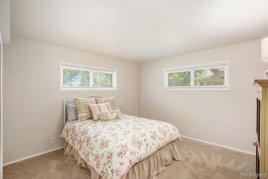 702 E Maple Street, Holly, MI 48442 — Photo 13