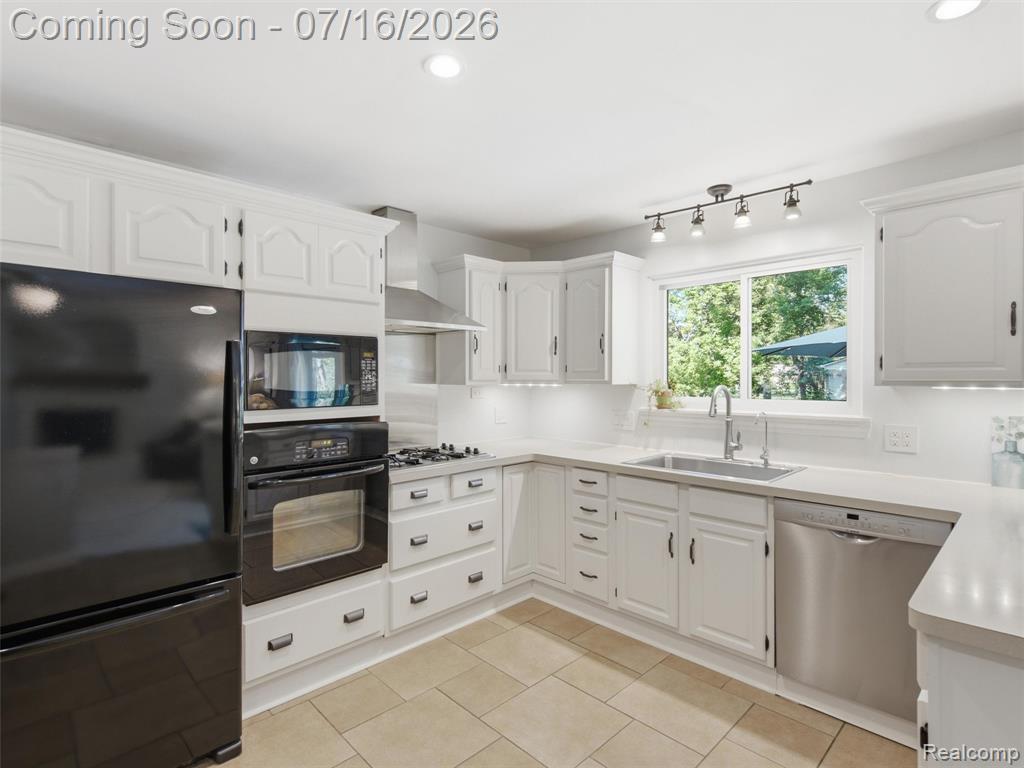 6229 Sandshores Drive, Troy, MI 48085 — Photo 7