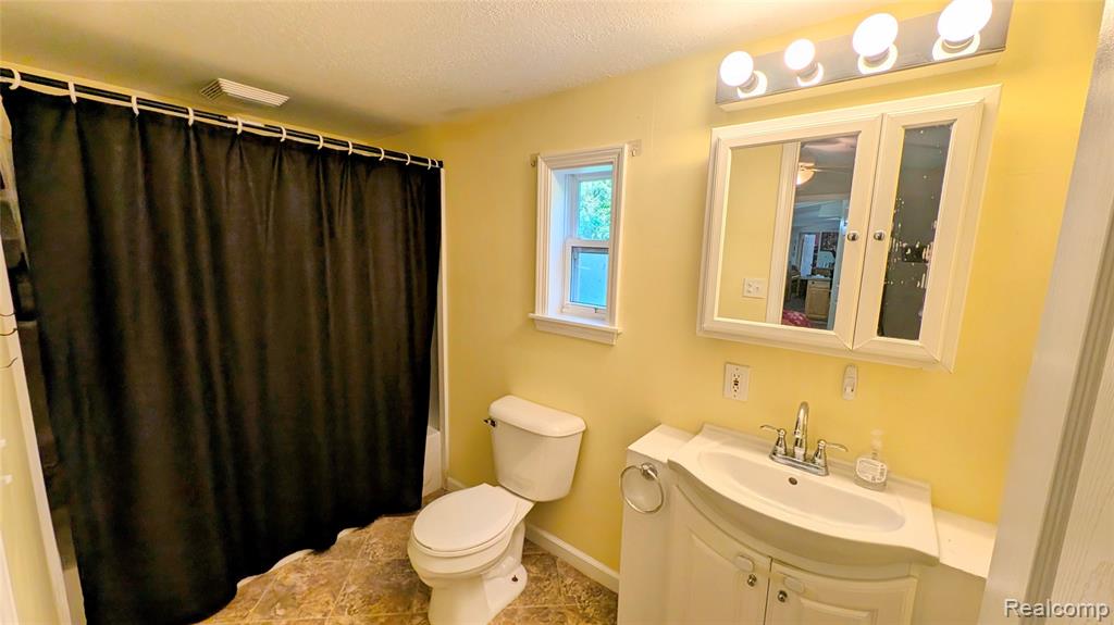 8642 Pine Court, Clio, MI 48420 — Photo 20
