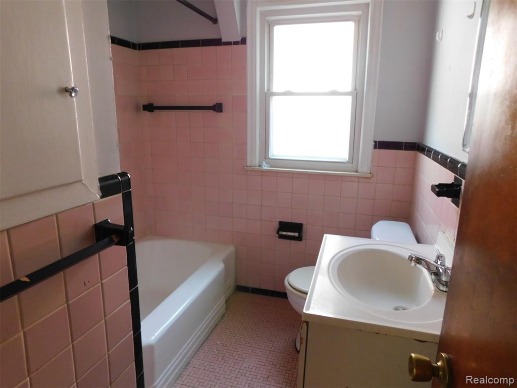 8260 Hartwell Street, Detroit, MI 48228 — Photo 5