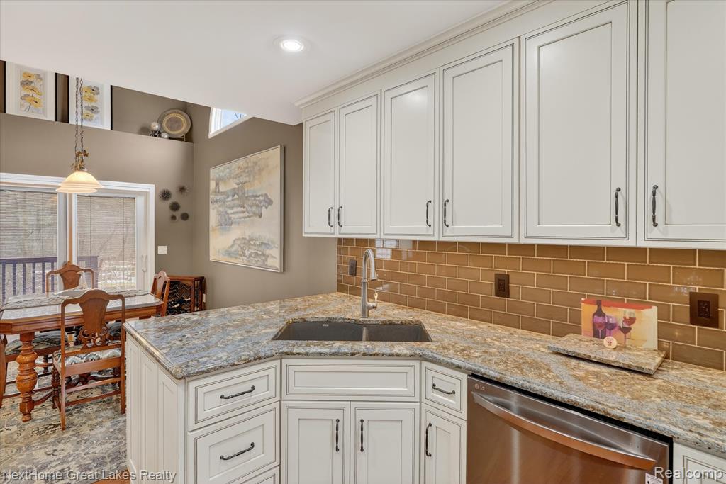 6152 Natures Cove, Grand Blanc, MI 48439 — Photo 13
