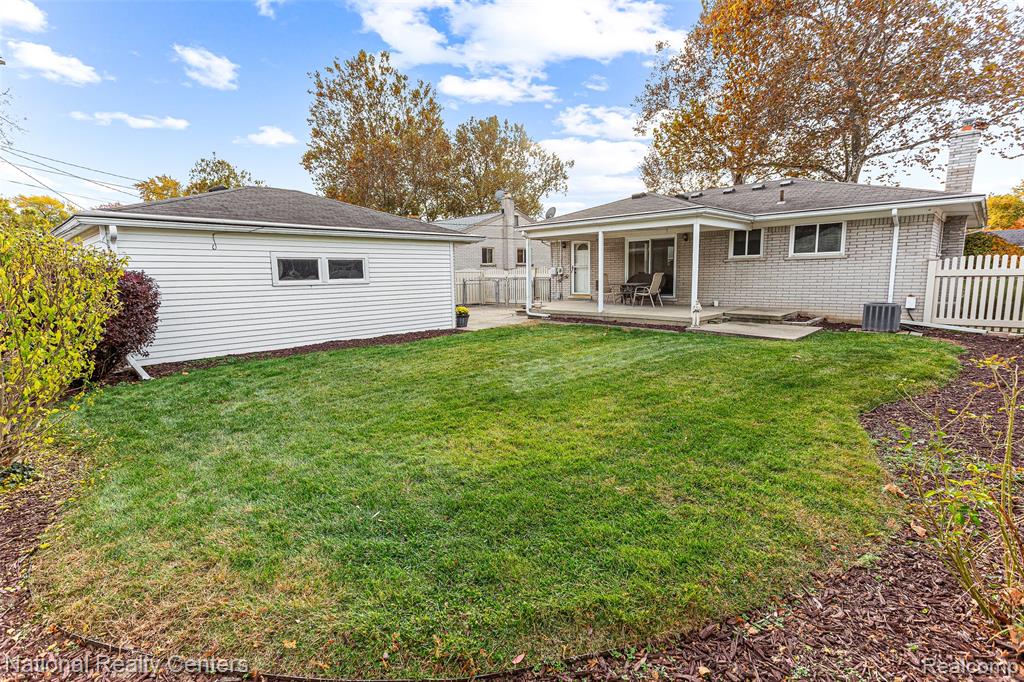 6104 Ardmore Park Circle, Dearborn Heights, MI 48127 — Photo 36