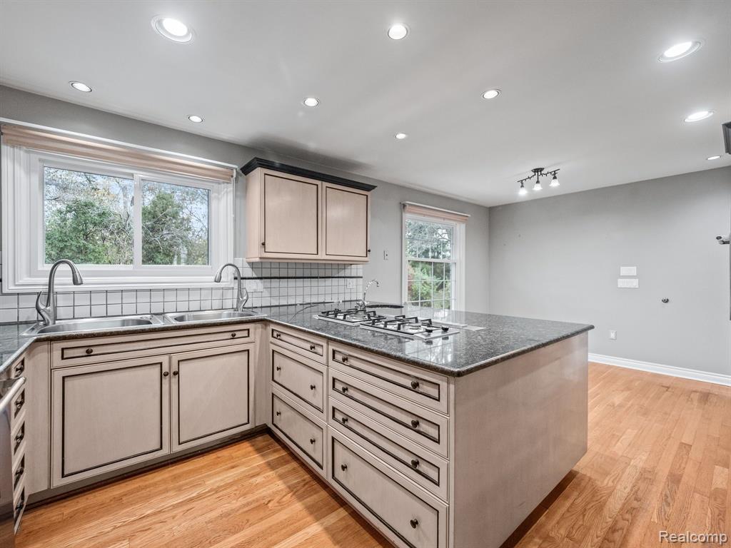 5707 WOODWIND Drive, Bloomfield Hills, MI 48301 — Photo 16