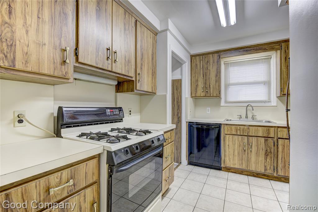 960 Columbia Road, Berkley, MI 48072 — Photo 14