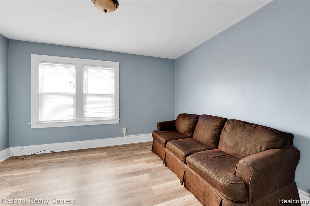 39 E Brockton Avenue, Madison Heights, MI 48071 — Photo 18