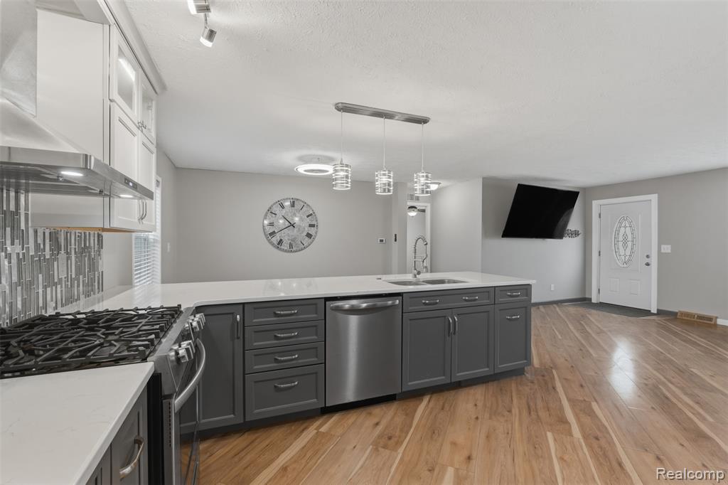 11798 Willoway Court, South Lyon, MI 48178 — Photo 13