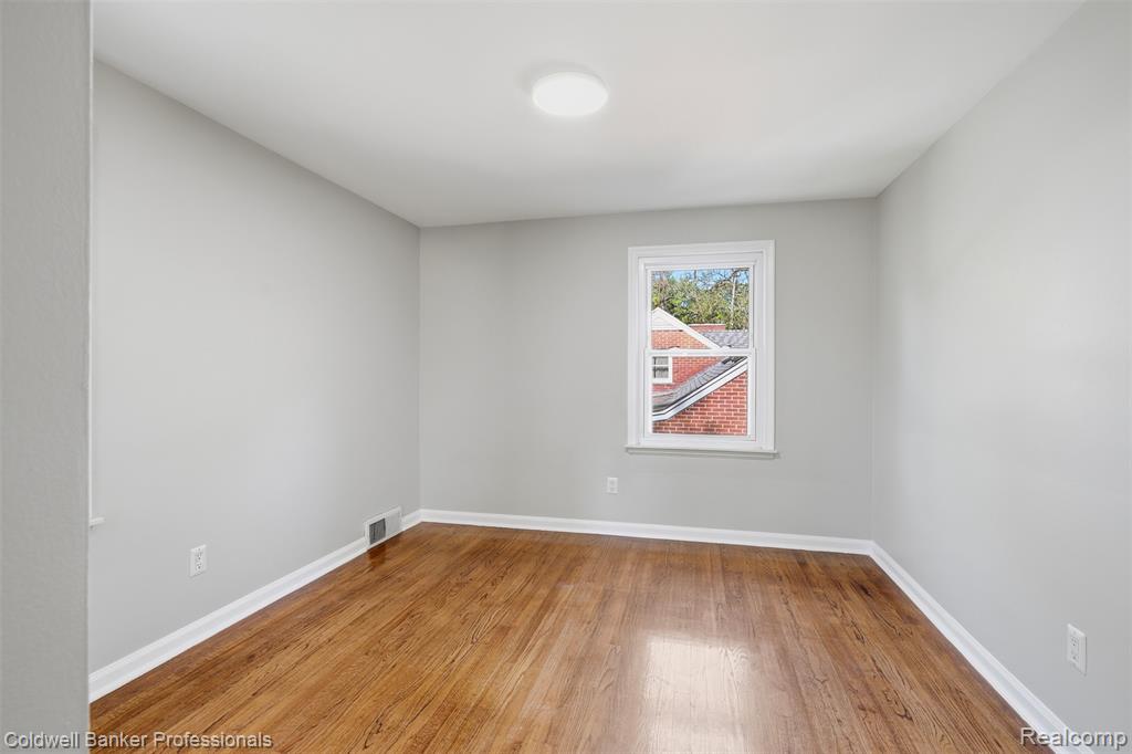 18761 Dolores Avenue, Lathrup Village, MI 48076 — Photo 27