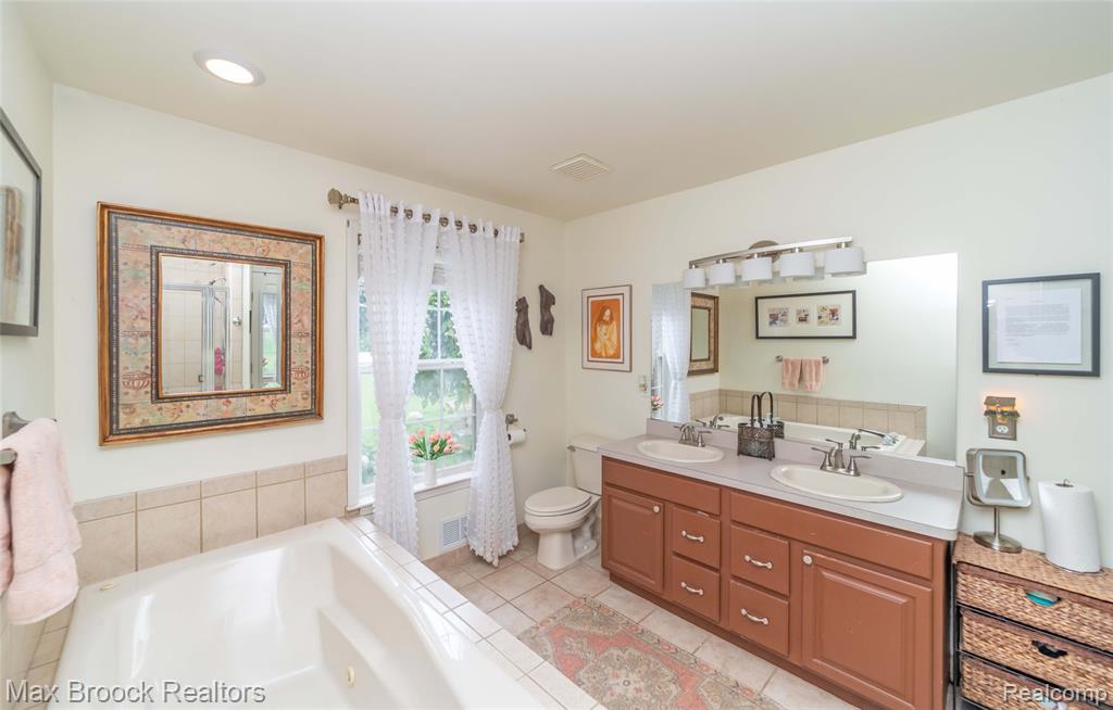 1478 Courtney Court, Hartland, MI 48353 — Photo 36