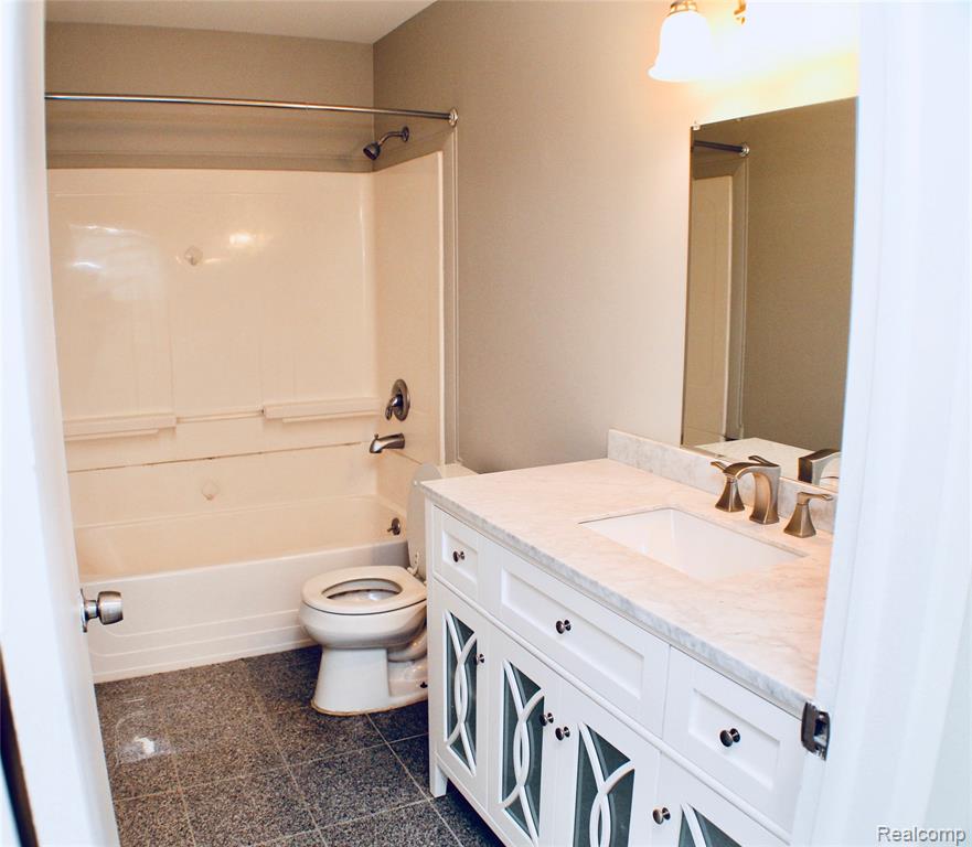 832 BLOOMFIELD VILLAGE BLVD APT F, Auburn Hills, MI 48326 — Photo 7
