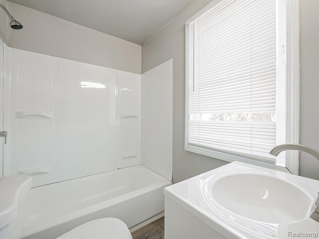 9744 Lakepointe Street, Detroit, MI 48224 — Photo 17