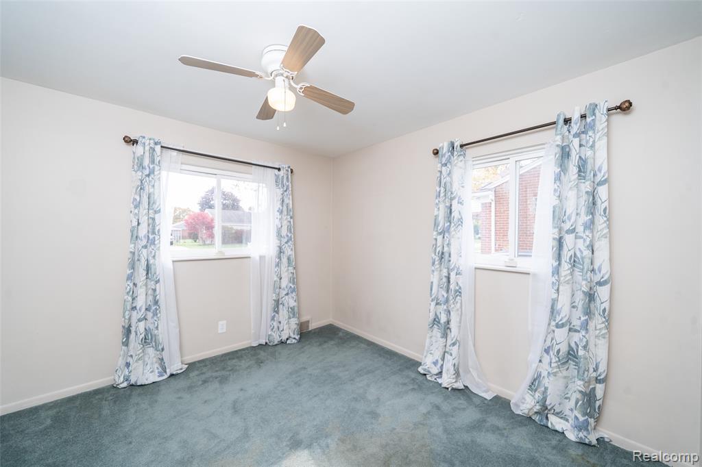 5247 Lyons Circle S, Warren, MI 48092 — Photo 32