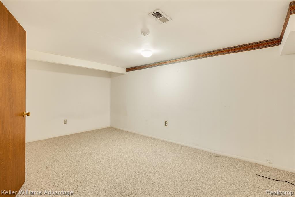 39542 VILLAGE RUN Drive, Northville, MI 48168 — Photo 22