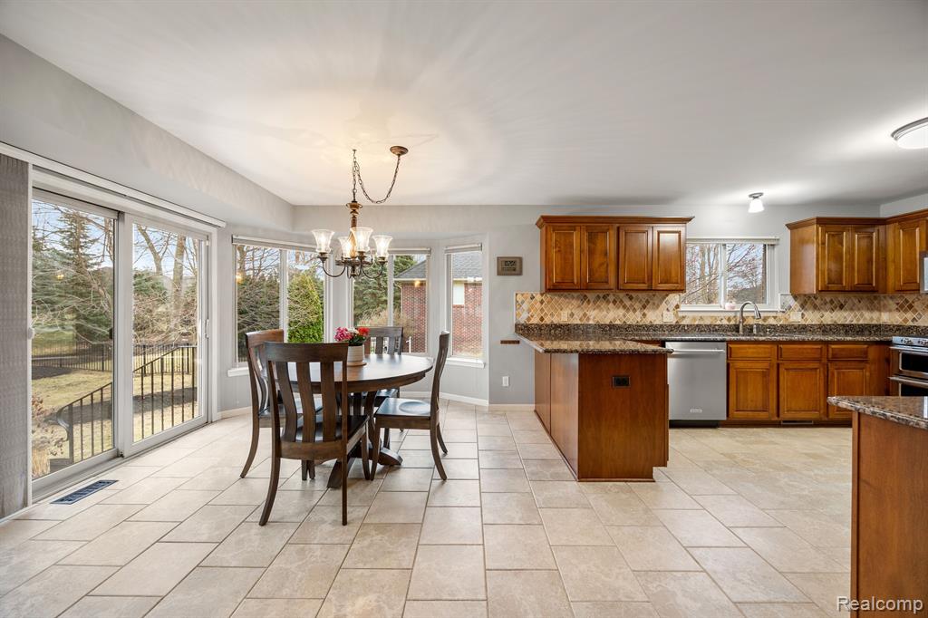 54652 White Spruce Lane, Shelby Twp, MI 48315 — Photo 18