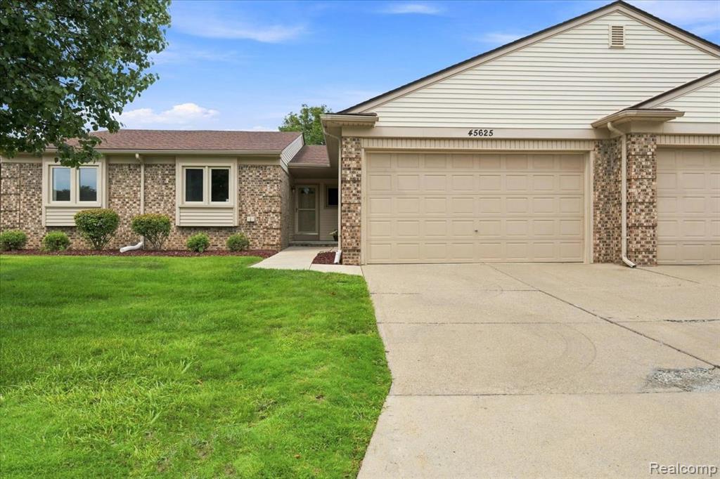 45625 Elm Tree Lane, Utica, MI 48315