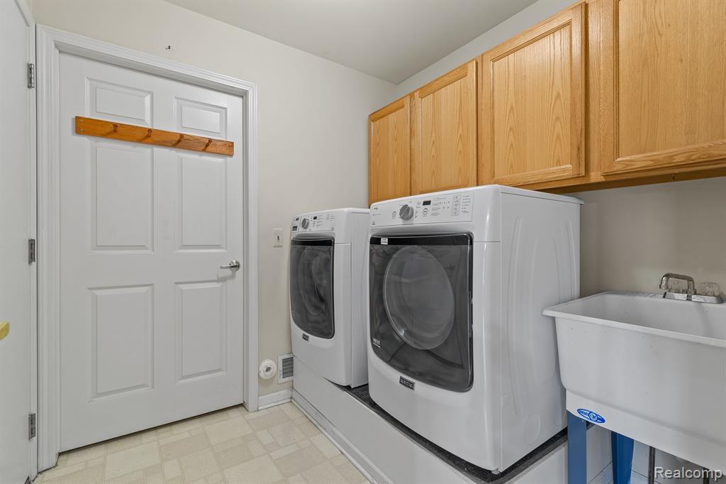 21429 ARCHWOOD Circle, 21, Farmington Hills, MI 48336 — Photo 13