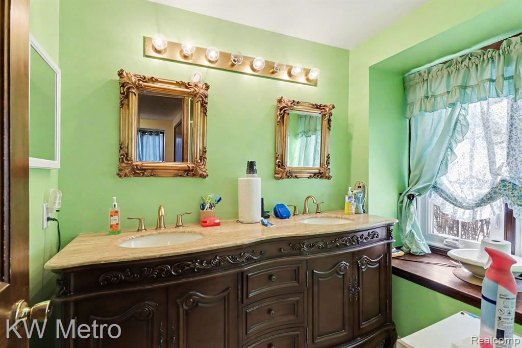 5865 Dunmore Court, West Bloomfield, MI — Photo 32