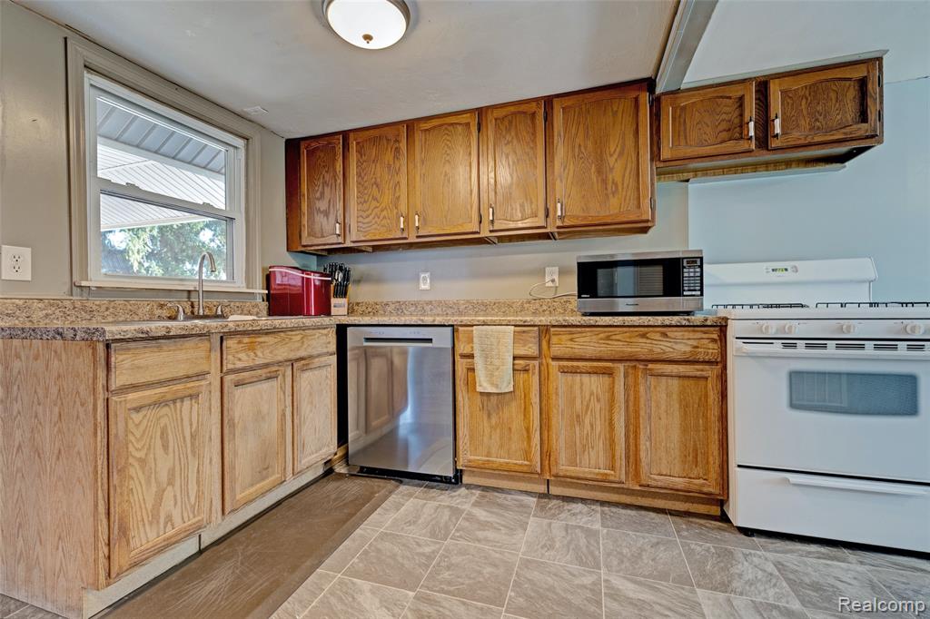 1717 S Sashabaw Road, Ortonville, MI 48462 — Photo 15