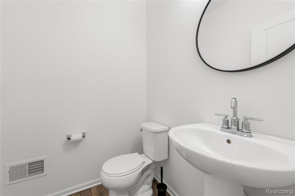 591 Parkside Way, 16, Ferndale, MI 48220 — Photo 19
