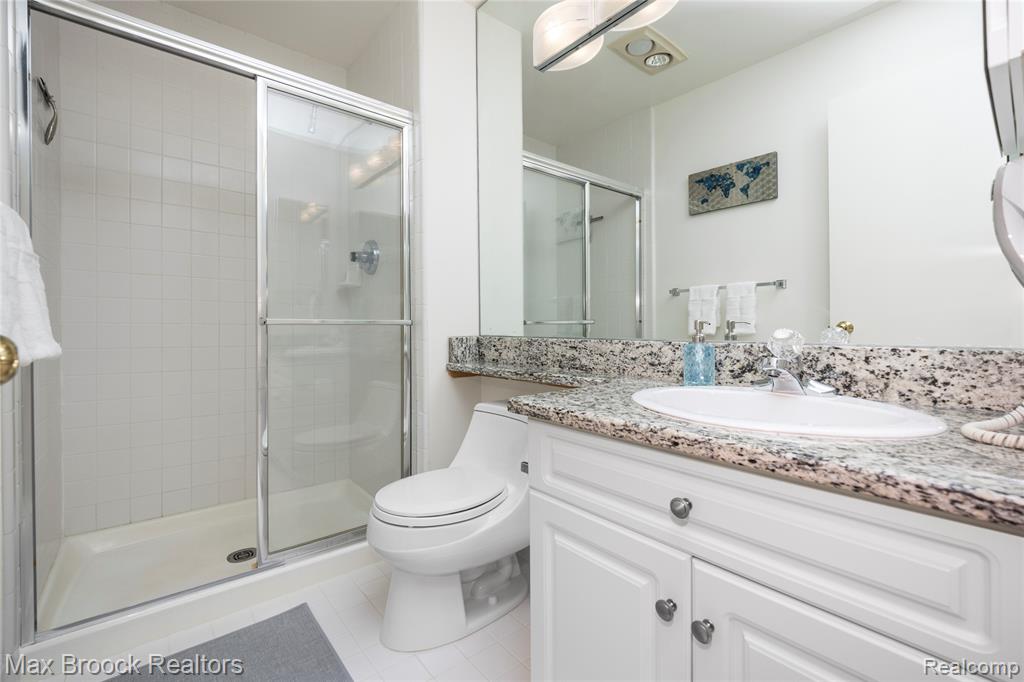 4860 Lagoons Circle, West Bloomfield, MI 48323 — Photo 48