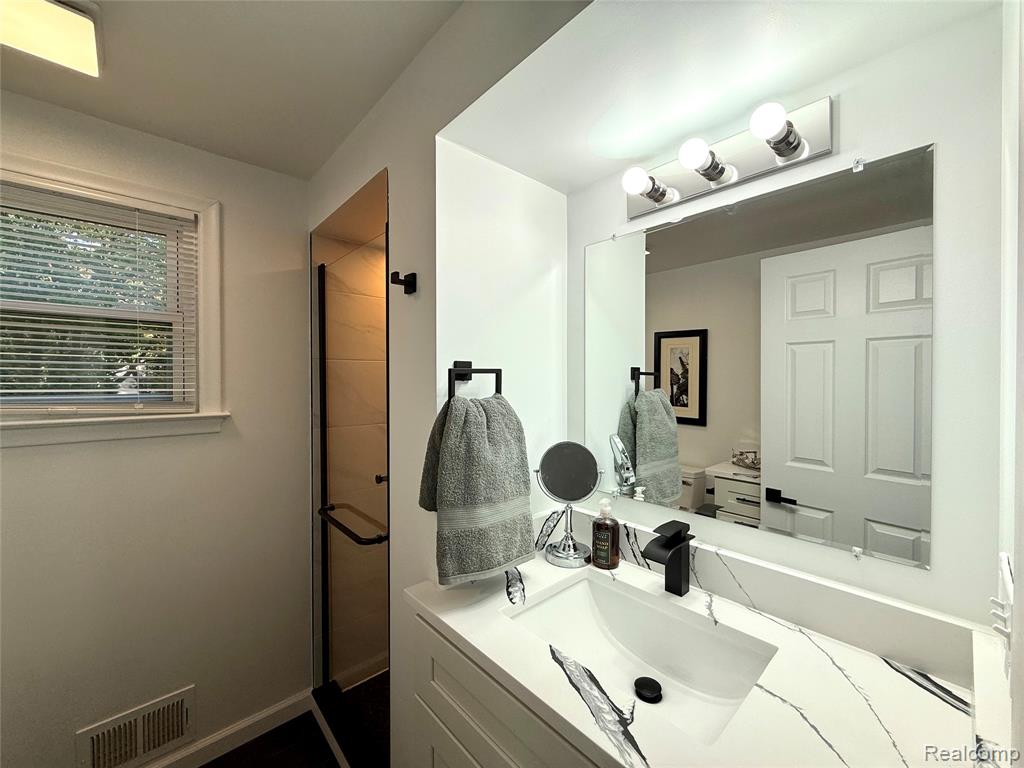 38552 Macintosh Court, Clinton Twp, MI 48036 — Photo 55
