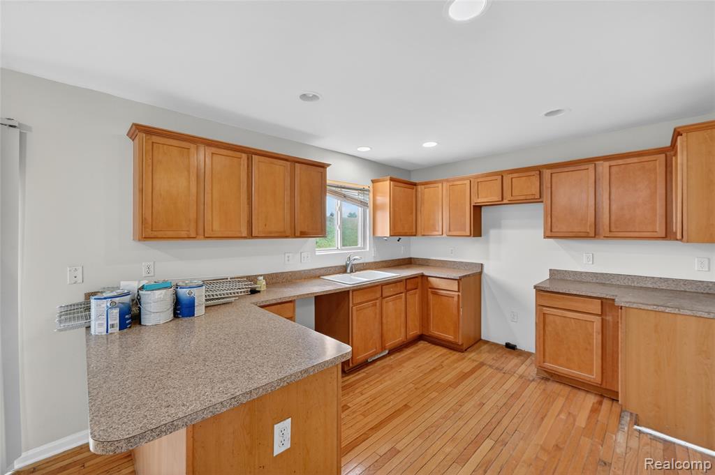 738 Arusha Drive, Pontiac, MI 48341 — Photo 11
