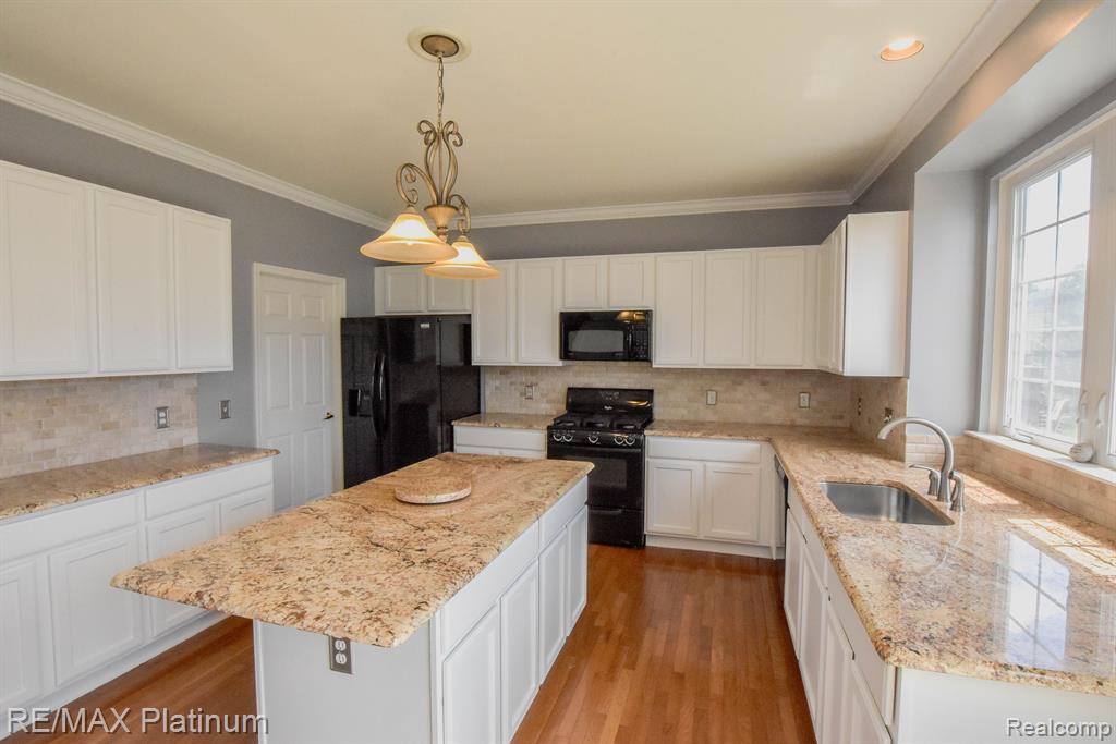 4237 MERRIMAN Loop, Howell, MI 48843 — Photo 14