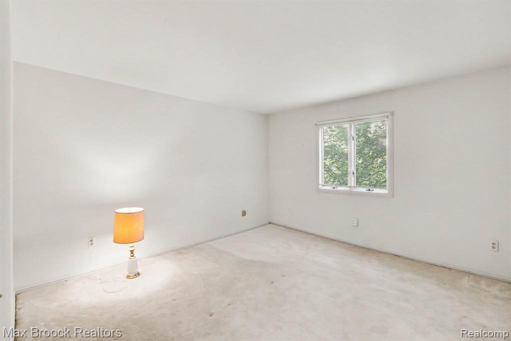 21850 Dover Court, Beverly Hills, MI 48025 — Photo 22