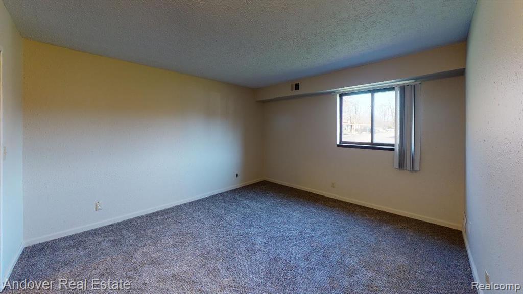 3021 N POINTE Drive, Jackson, MI 49202 — Photo 8