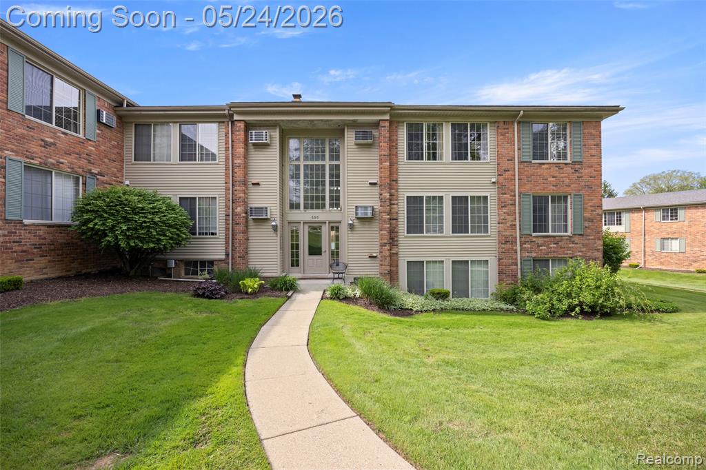 500 Romeo, 125, Rochester, MI 48307 — front exterior