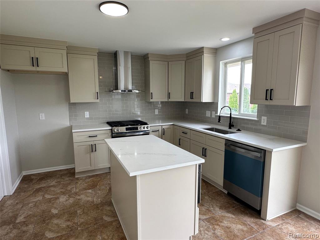 56602 Winding Creek Drive, Macomb, MI 48042 — Photo 7