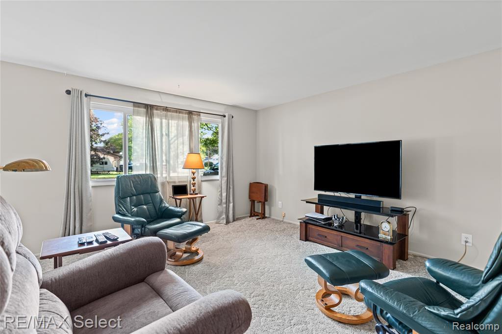 5368 Dunbar Drive, Grand Blanc, MI 48439 — Photo 5