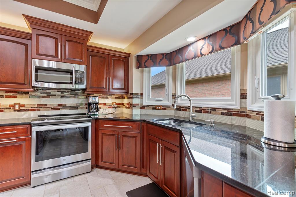 49279 Dunhill Drive, Macomb, MI 48044 — Photo 12